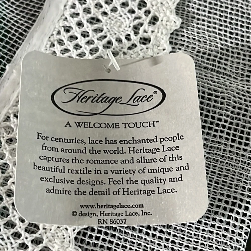 Heritage Lace table runner